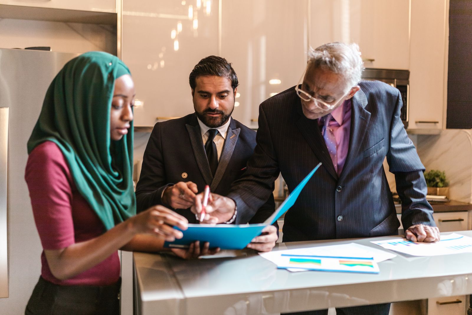 HR consultant supporting a client team in a meeting